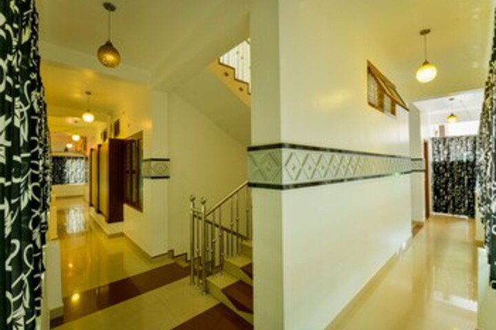 Ballroom/Hall 8 of 28