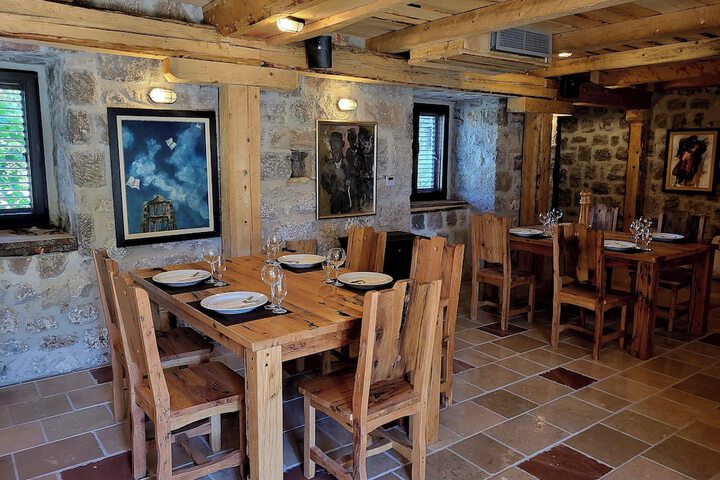 Dining 16 of 29
