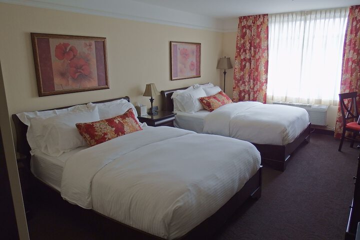 2 Queen Beds (2 of 6)