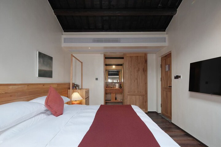 Room 45 of 147