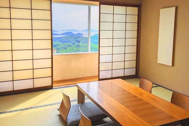 Room 12 of 80