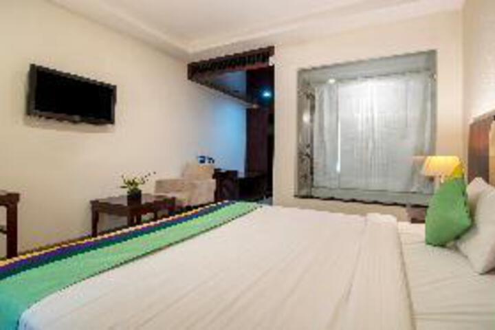 Room 13 of 20