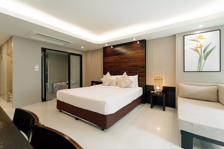 Room 30 of 170