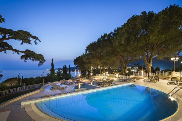 Pool Hotel