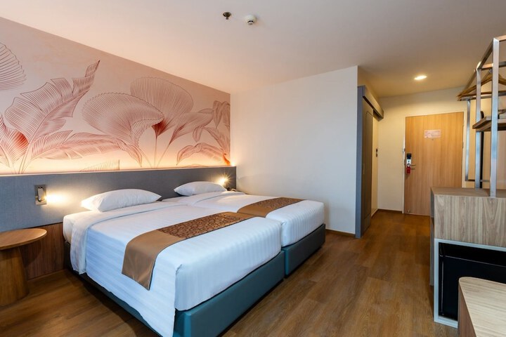 Room 45 of 104