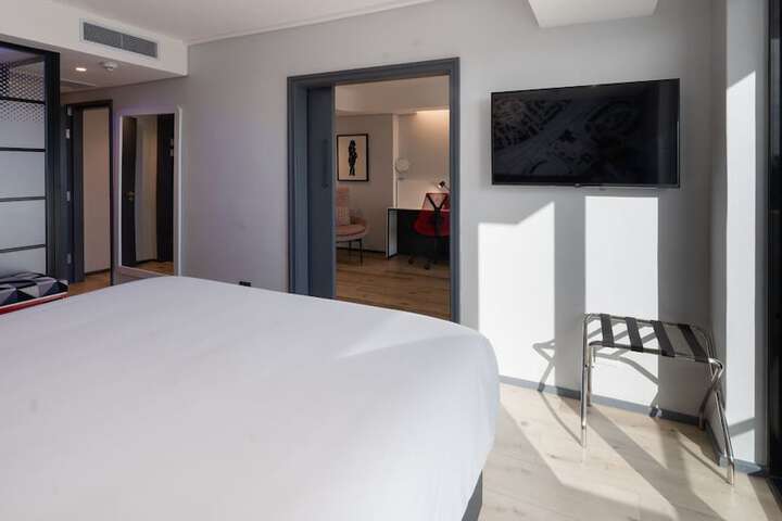 Room 61 of 165