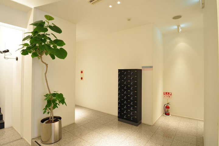 Room 32 of 48