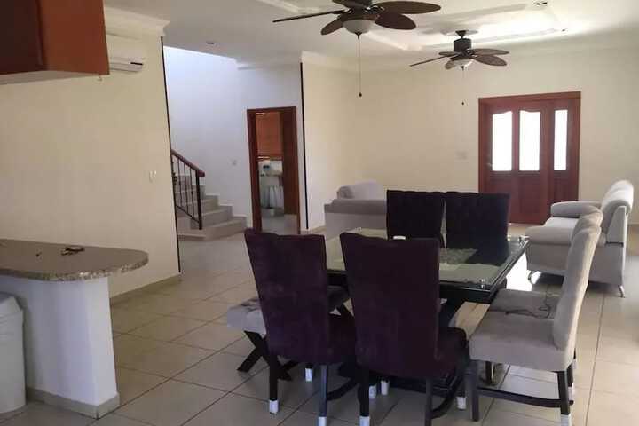 Room 5 of 10
