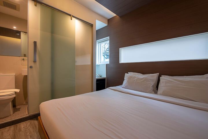 Room 9 of 25