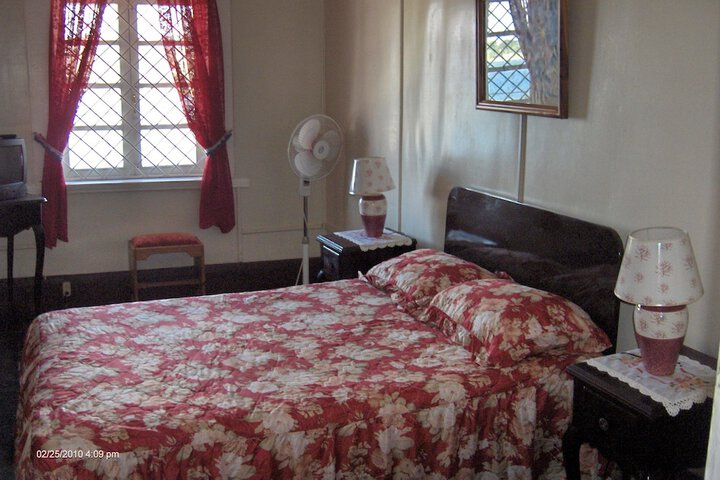 Room 33 of 40
