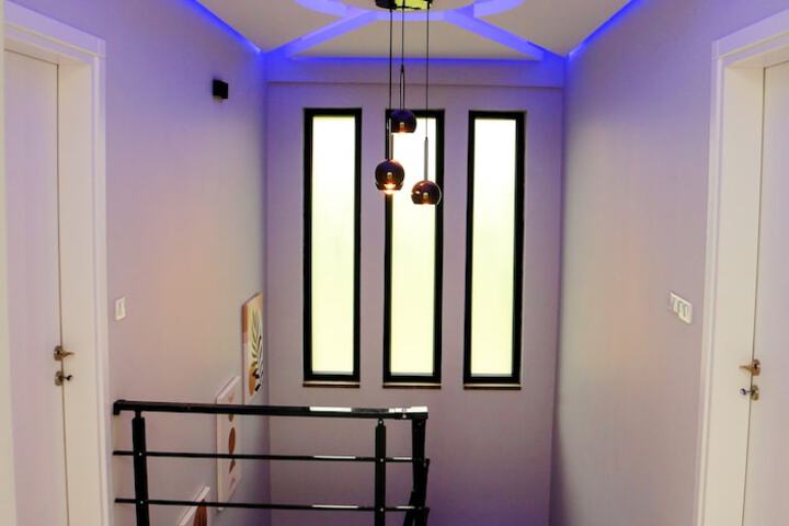 Room 4 of 33