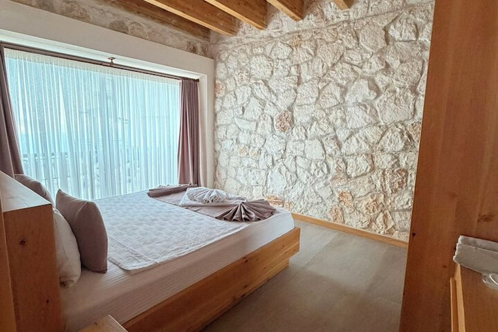 Room 8 of 39