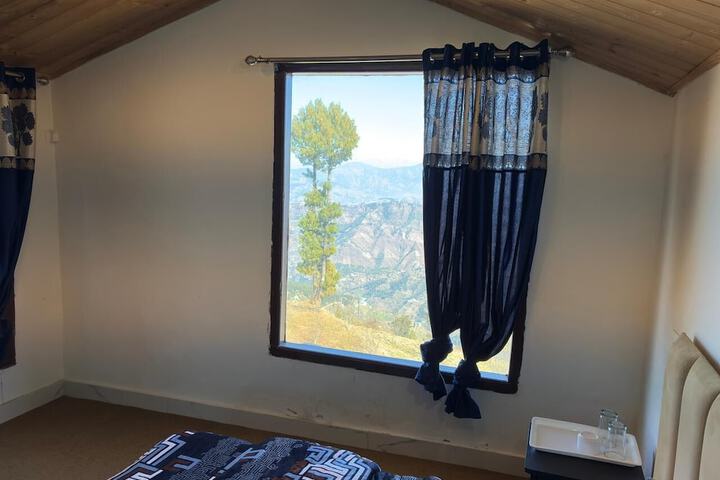 Room 16 of 18