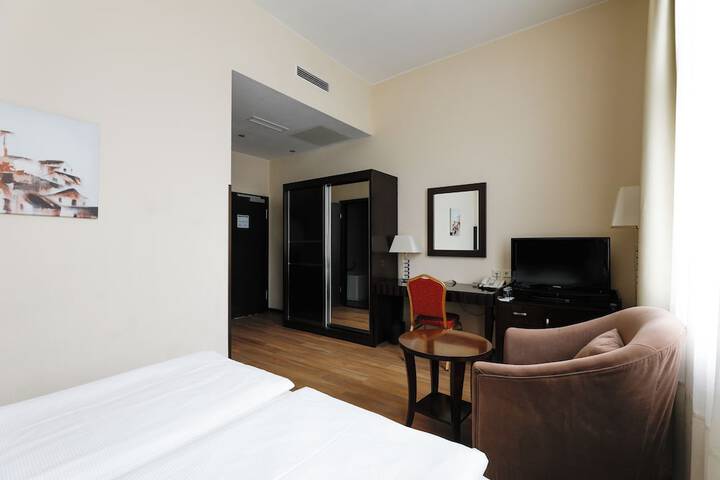Room 14 of 40