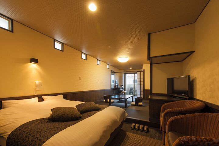 Room 9 of 118