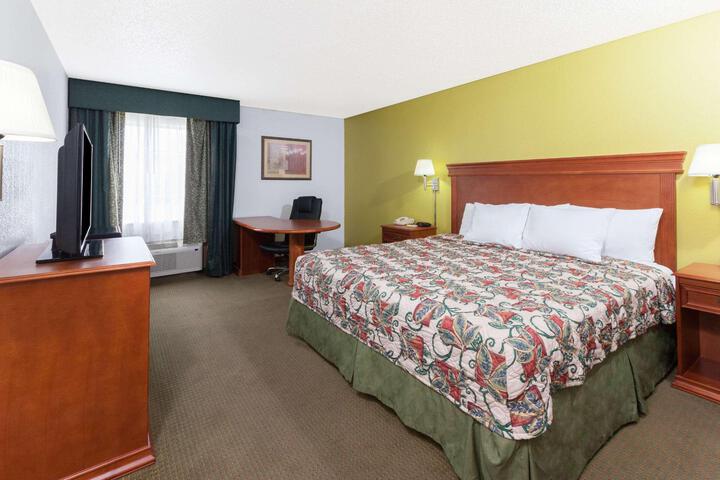 2 Queen Beds Accessible (4 of 11)