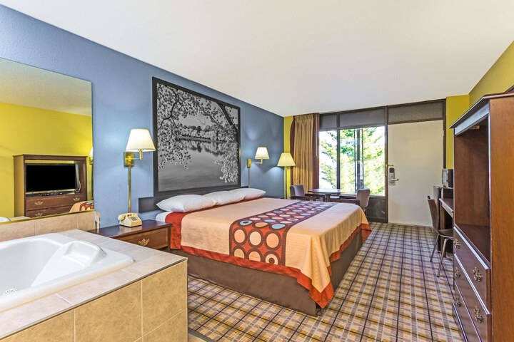 1 King Bed (9 of 13)