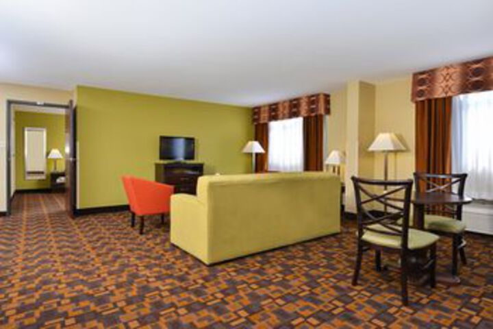 Room 9 of 28