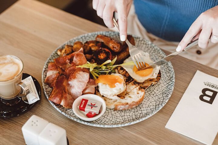 Breakfast/Coffee Service 23 of 40