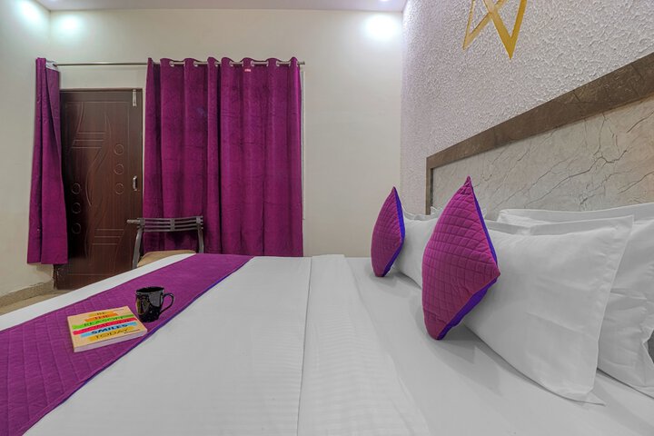 Room 8 of 34