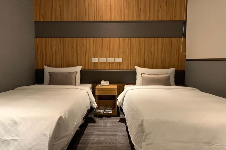 Room 5 of 31
