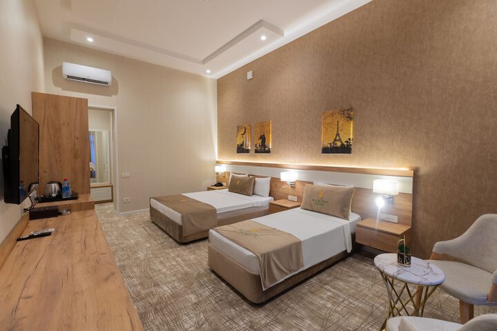Room 8 of 33