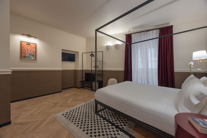 Room 6 of 11