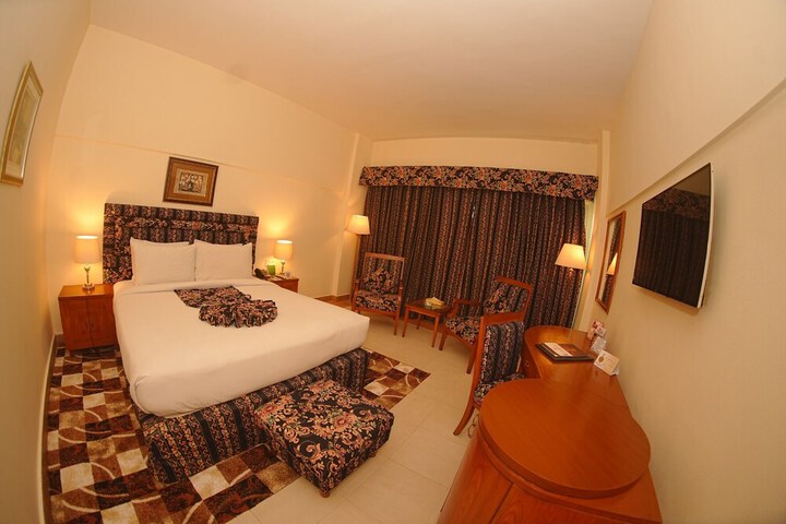 Room 15 of 32