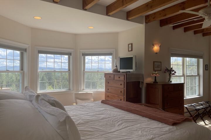 Room 5 of 91