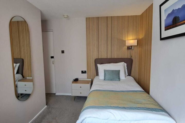 Room 7 of 40