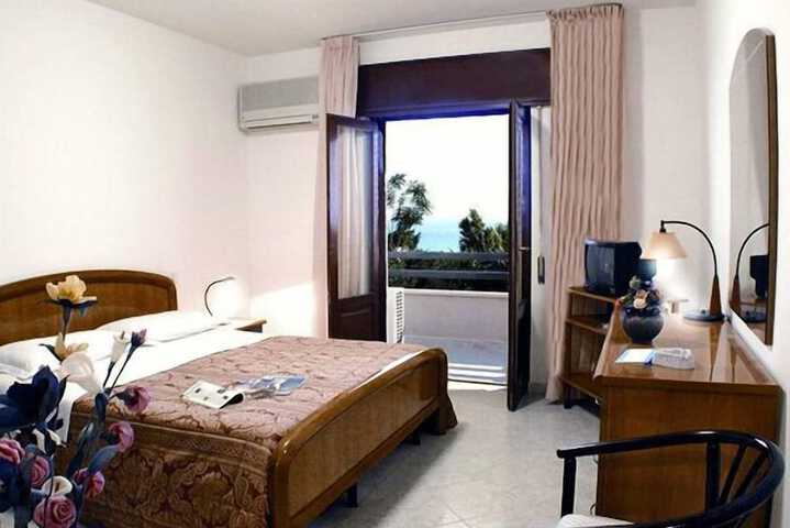 Room 4 of 17