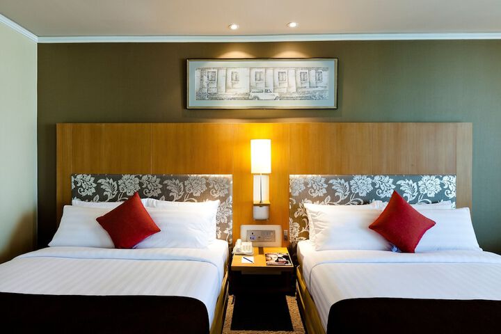Room 13 of 100