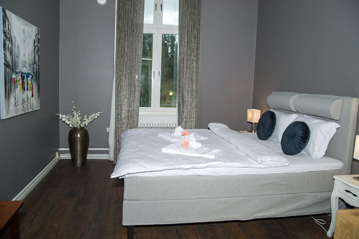 Room 7 of 27