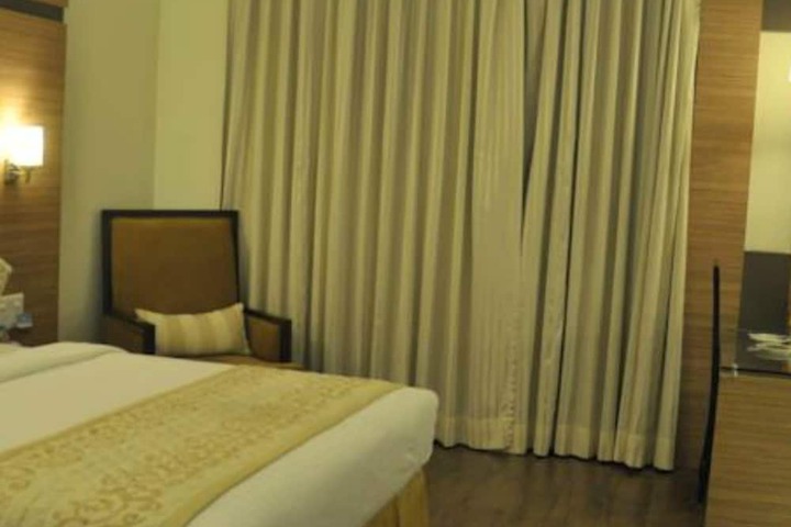 Room 9 of 34