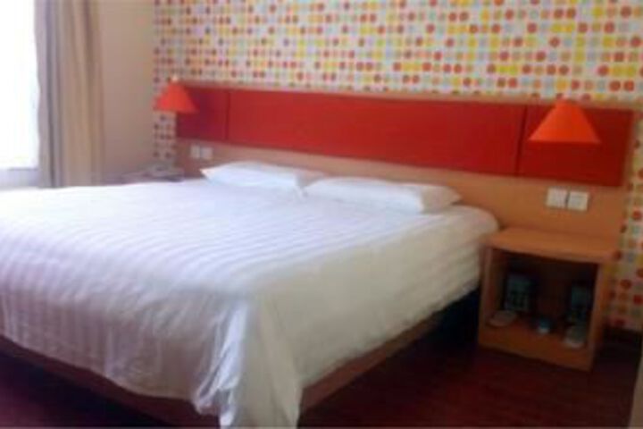 Room 9 of 23