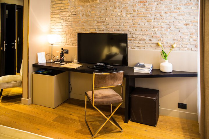 Room 4 of 26