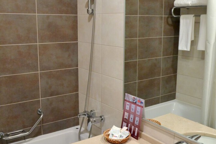 Room 42 of 69
