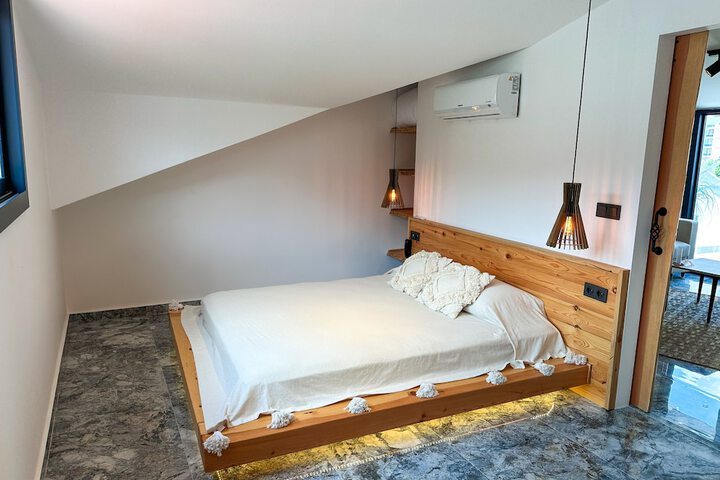 Room 10 of 42