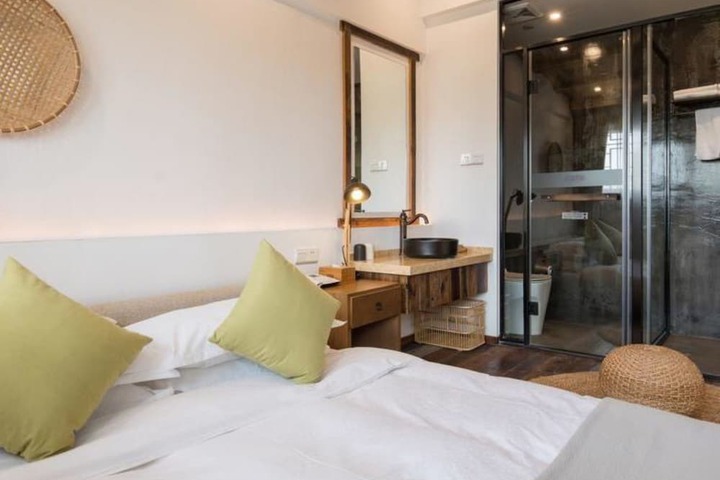 Room 8 of 28