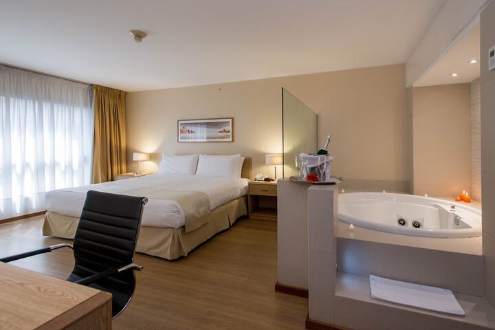Room 2 of 124
