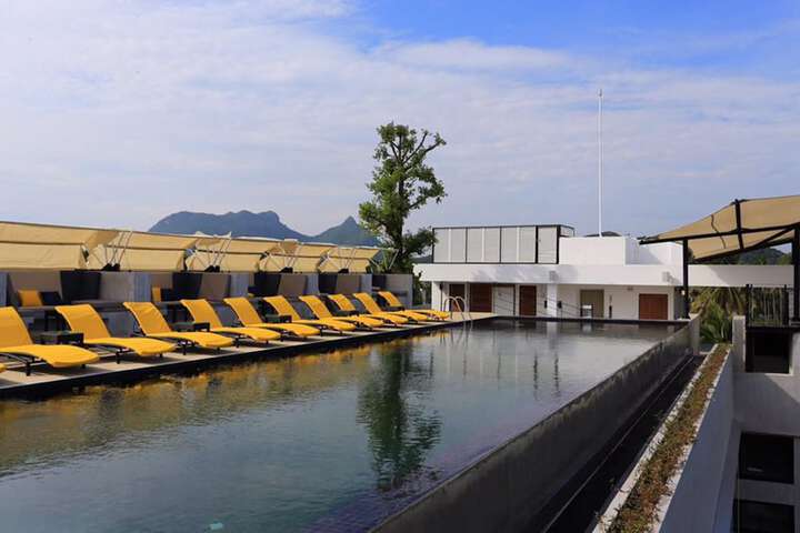 Pool 13 of 25