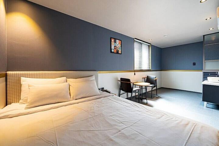 Room 8 of 65