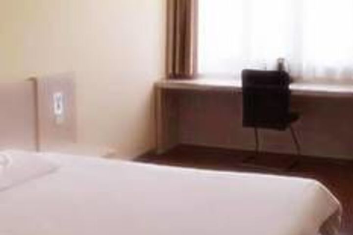 Room 10 of 61