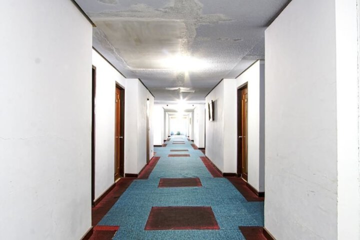 Ballroom/Hall 13 of 20