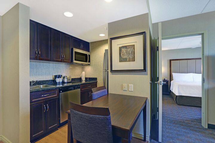 1 King Bed Whirlpool Studio Suite (20 of 22)