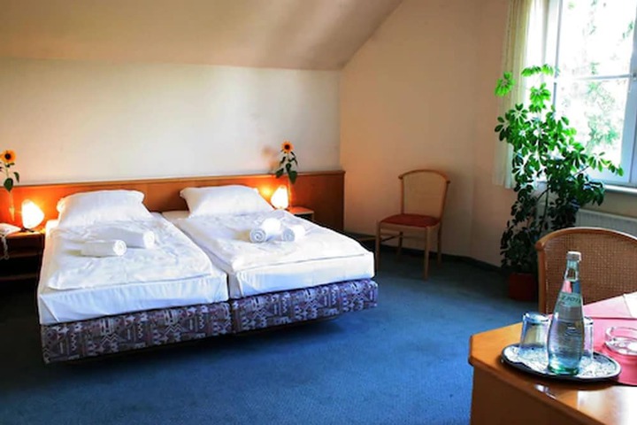 Room 5 of 18