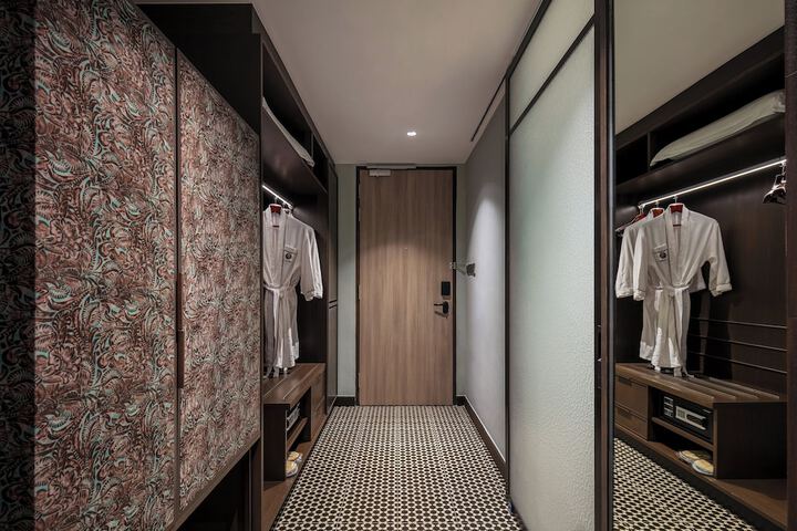 Room 35 of 84