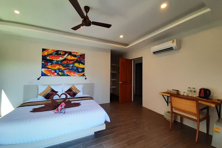 Room 25 of 85