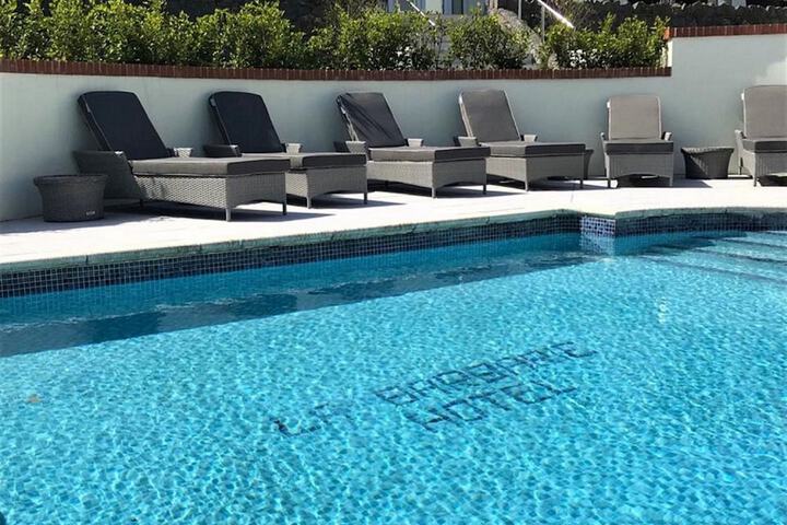 Pool 39 of 64