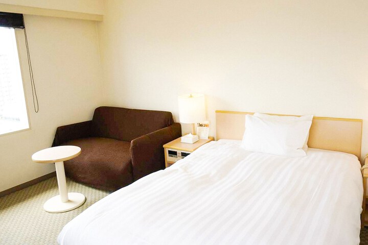 Room 27 of 103